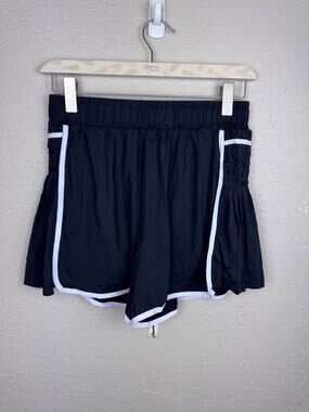 Buckley Womens Shorts Black with White trim Size Large